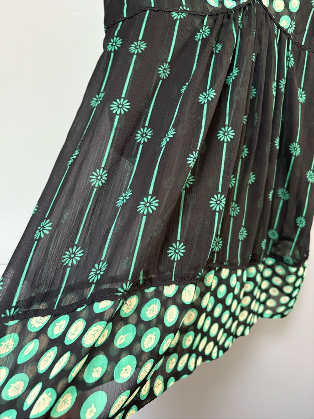 Forever 21 Black & Green Boho Patterned V-Neck Elbow Length Sleeve Blouse Size M - Picture 4 of 6